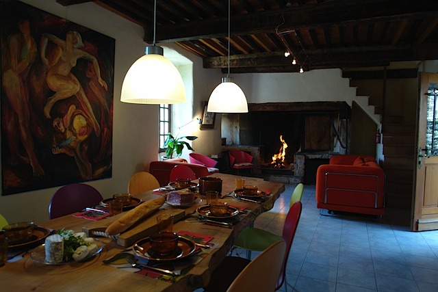 Salle à manger avec table en cèdre