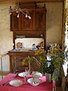 Cuisine dans une armoire cévenolle